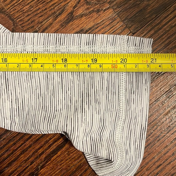 Lululemon Wunder Under High Rise Crop 21” Gray and White Stripe - Picture 8 of 9
